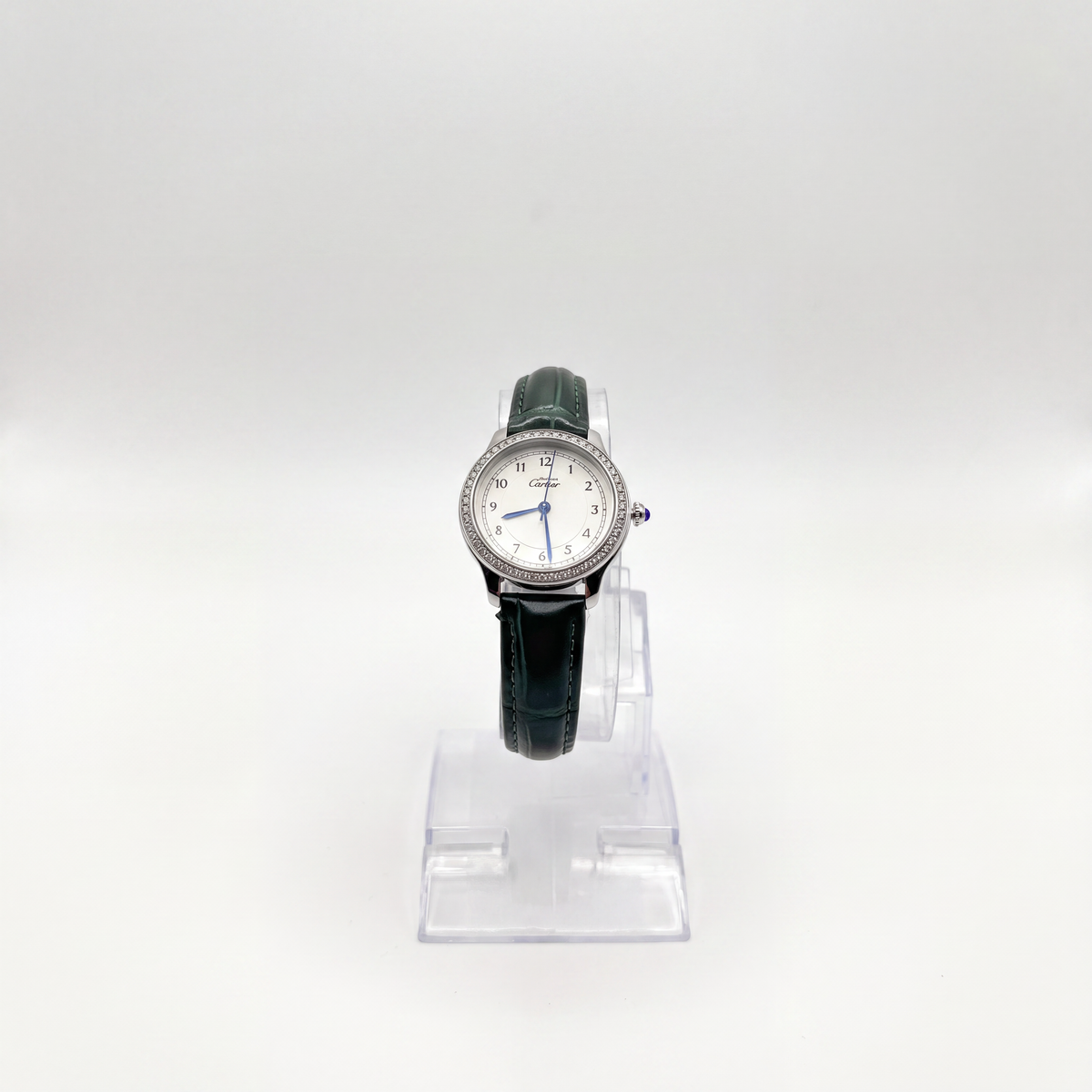 Cartier Femme Argentée – Bracelet Vert et Contour Brillant