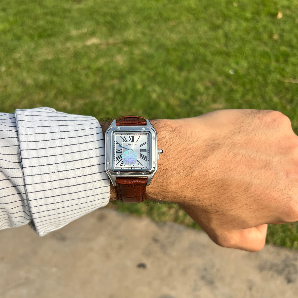 Cartier Santos Homme Argentée – Cadran Blanc et Bracelet Marron