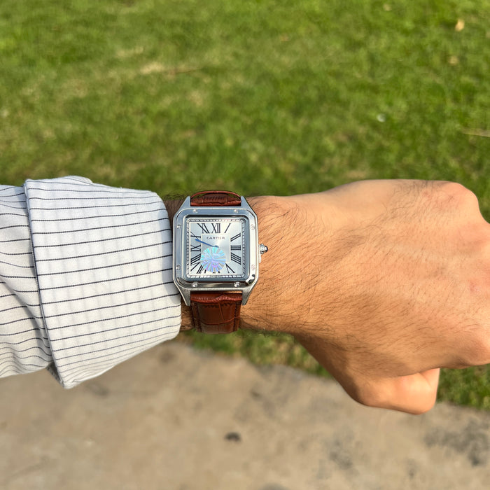 Cartier Santos Homme Argentée – Cadran Blanc et Bracelet Marron