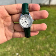 Cartier Femme Argentée – Bracelet Vert et Contour Brillant
