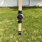 Cartier Femme Argentée – Bracelet Vert et Contour Brillant