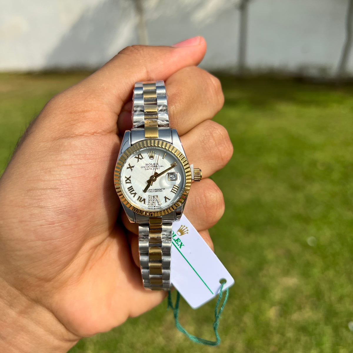 Rolex Femme Bicolore Argentée et Dorée – Cadran Blanc Nacré